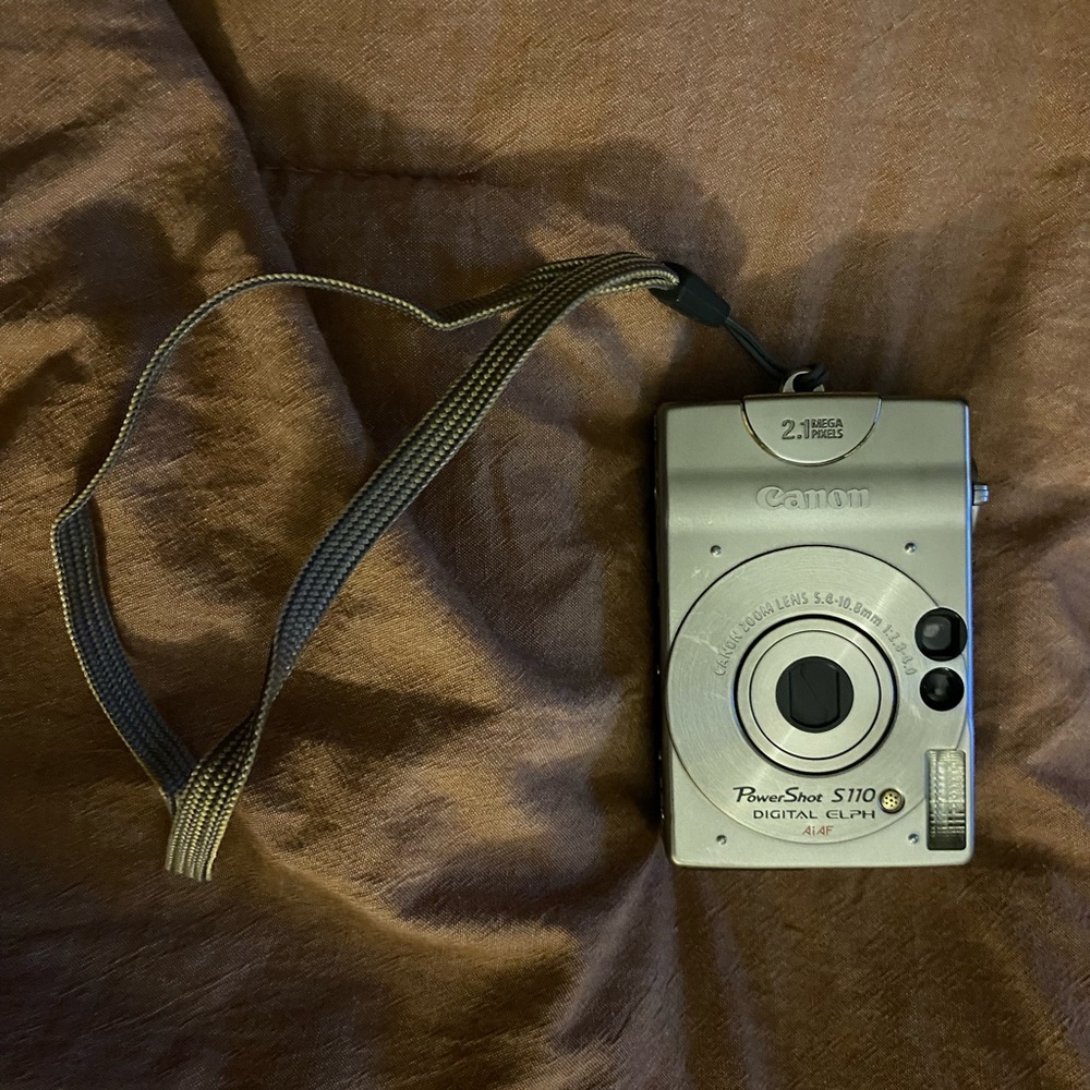 Canon Silver Digital Camera with Compact Design and User-Friendly Features